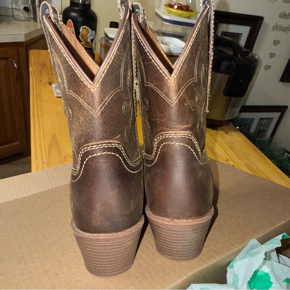 Justin Boots Brown Heeled Boots - Picture 6 of 11